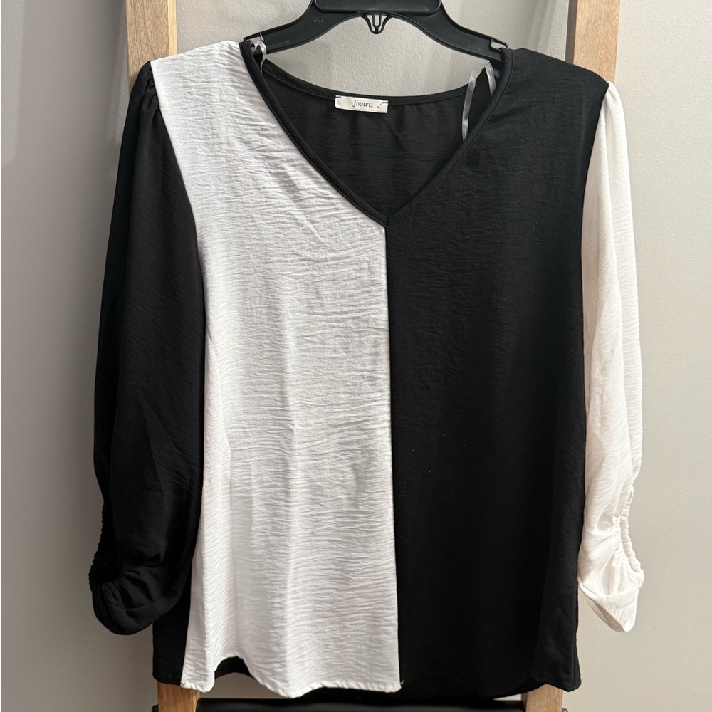 JODIFL Black and White Women's Blouse